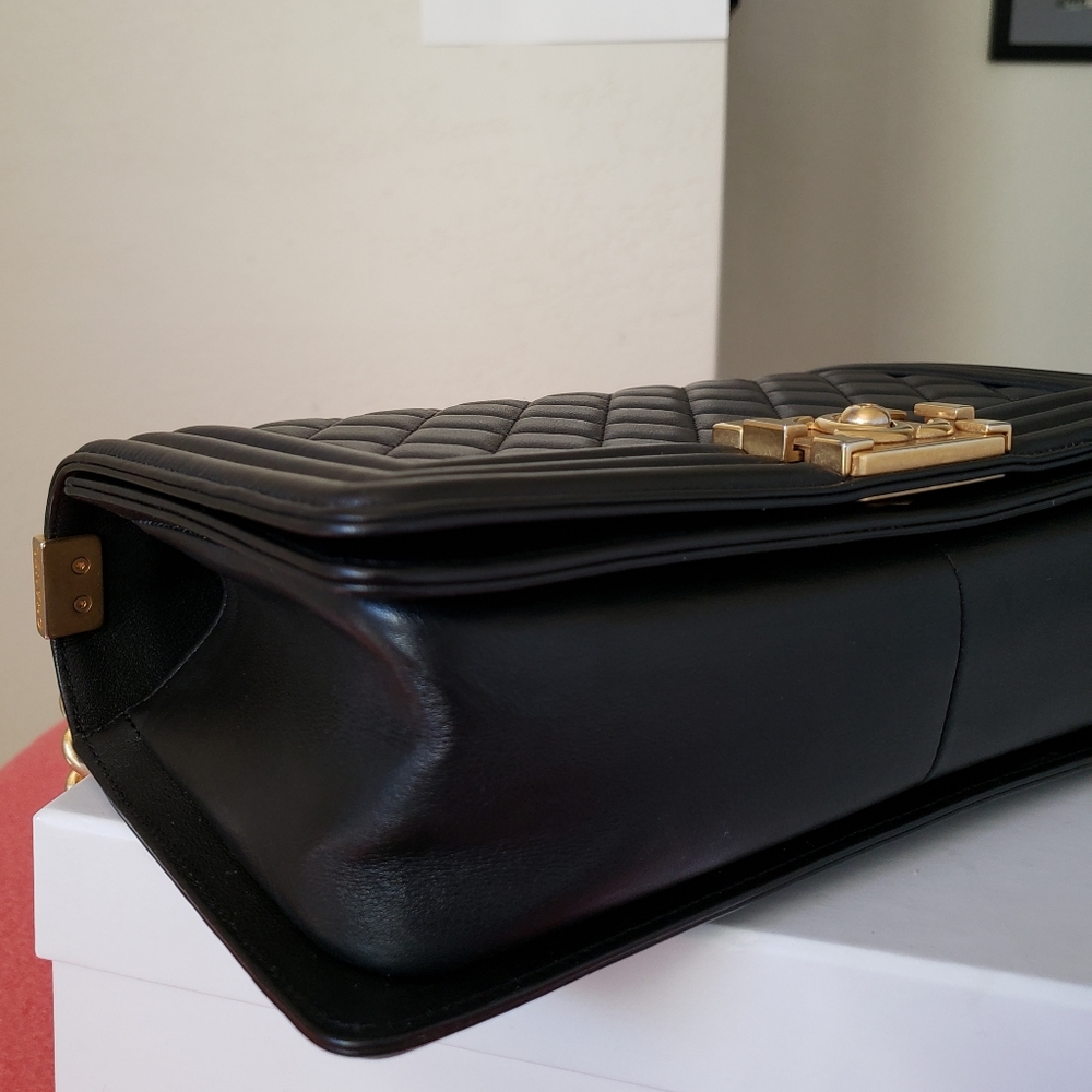 Chanel black lambskin bag gold hw old medium bag - Picture 5 of 8